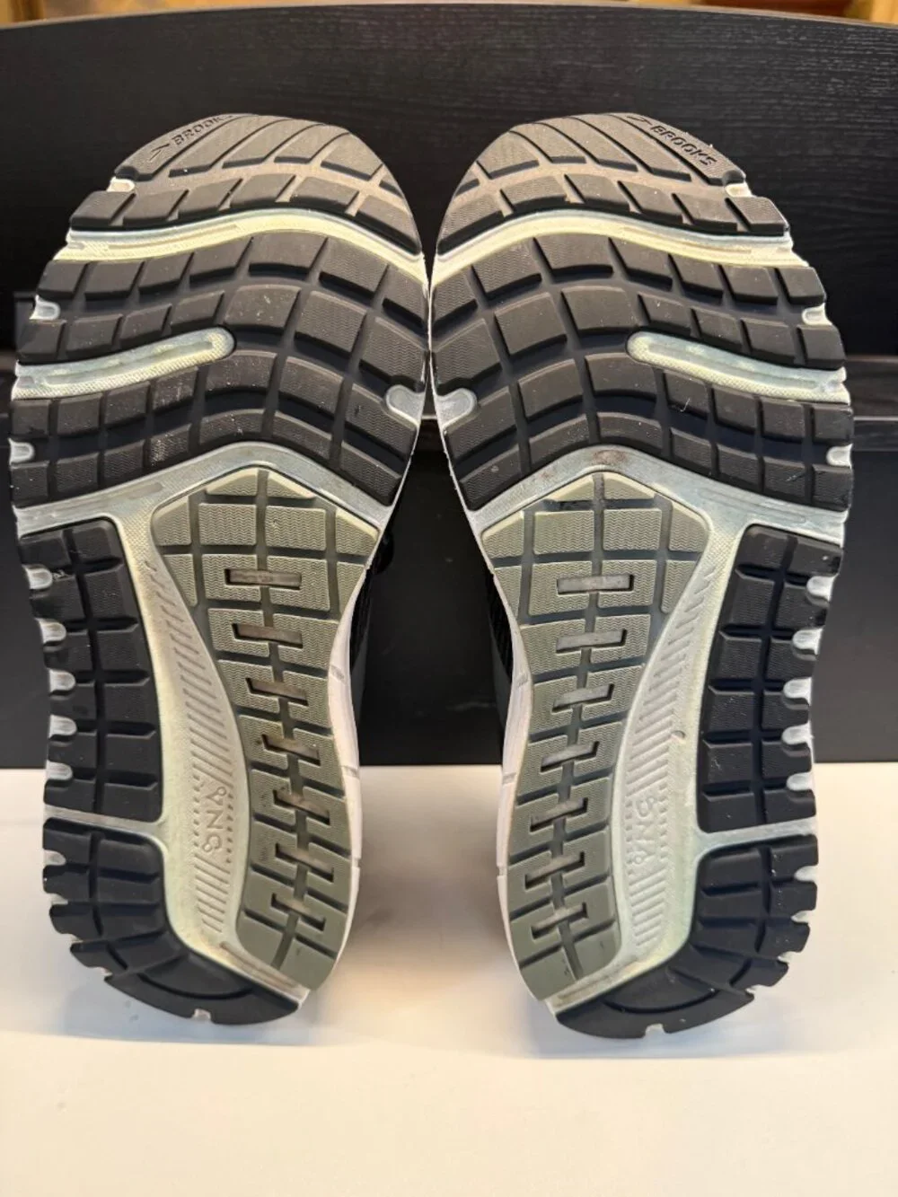 Brooks Men Beast 20 Extra Wide 4E Athletic Tennis Shoes Size 10 1/2